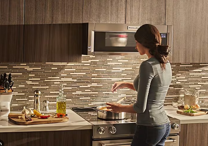 Edge-to-Edge Glass Cooking Surface