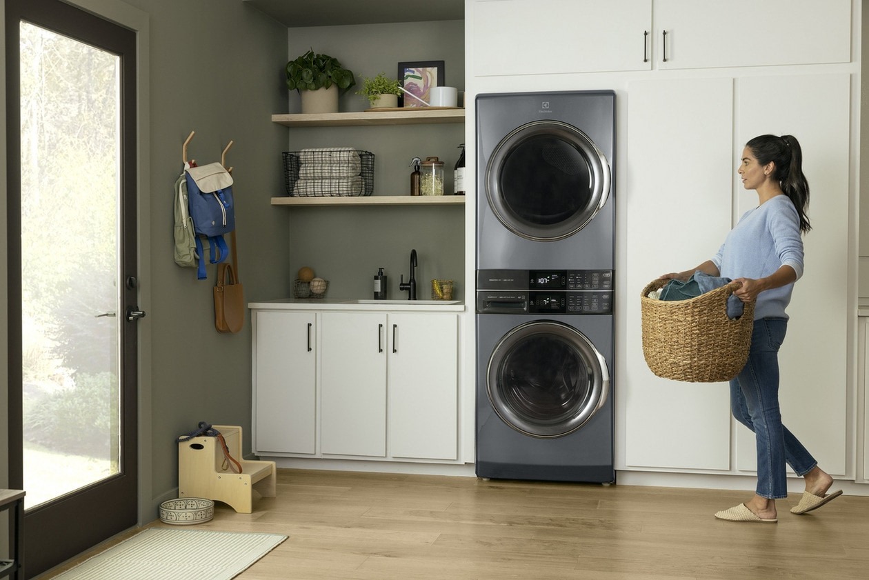 Laundry-Tower-Single-Unit-Front-Load-4.5-Cu.-Ft.-Washer-&-8-Cu.-Ft.-Gas-Dryer-Titanium-ELTG7600AT
