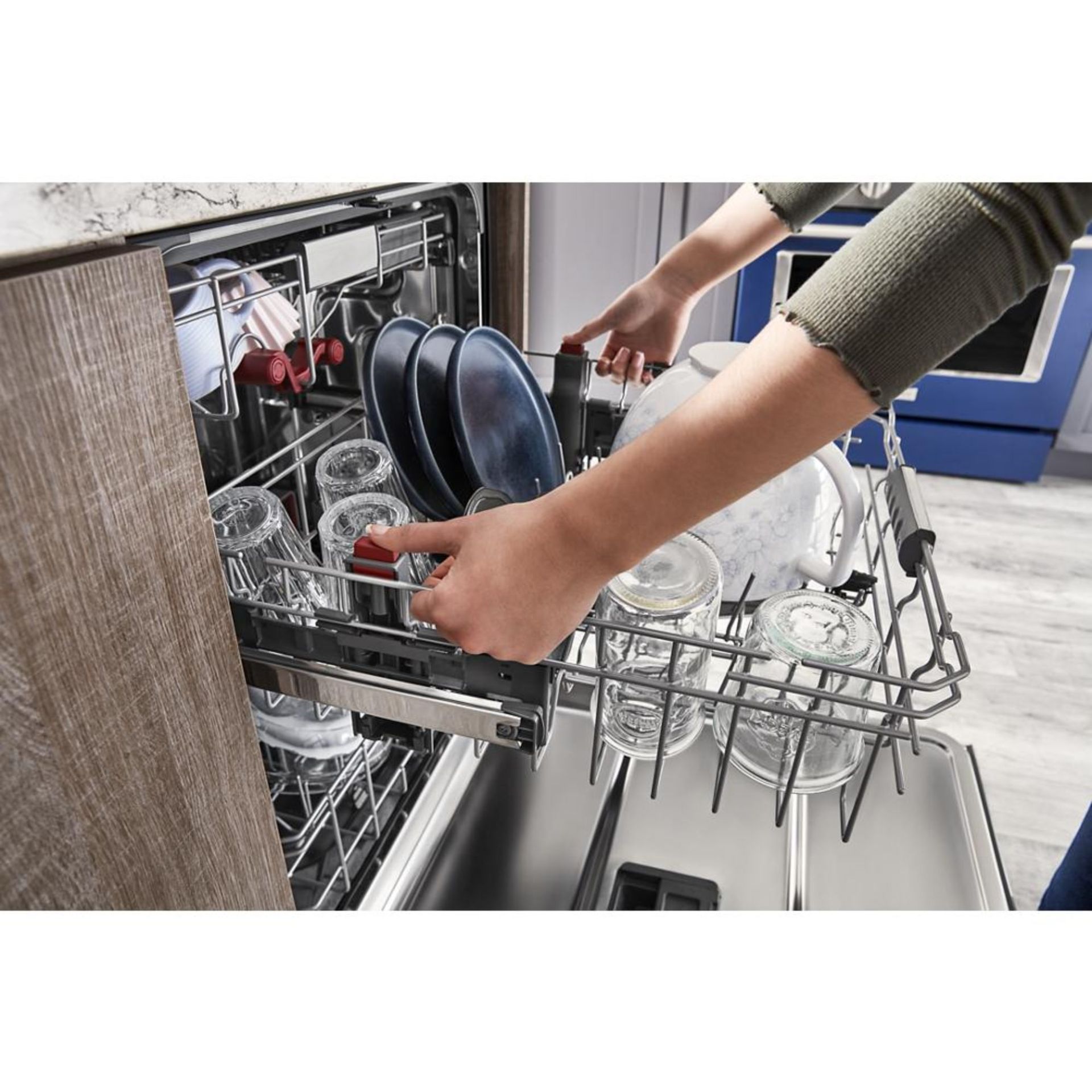 SatinGlide® Rails in Middle Rack