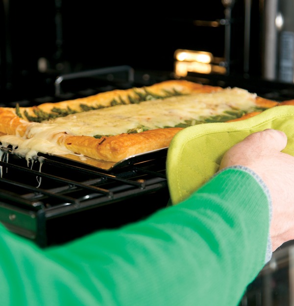 Self-Clean, Heavy-Duty Roller Rack (Lower Oven)
