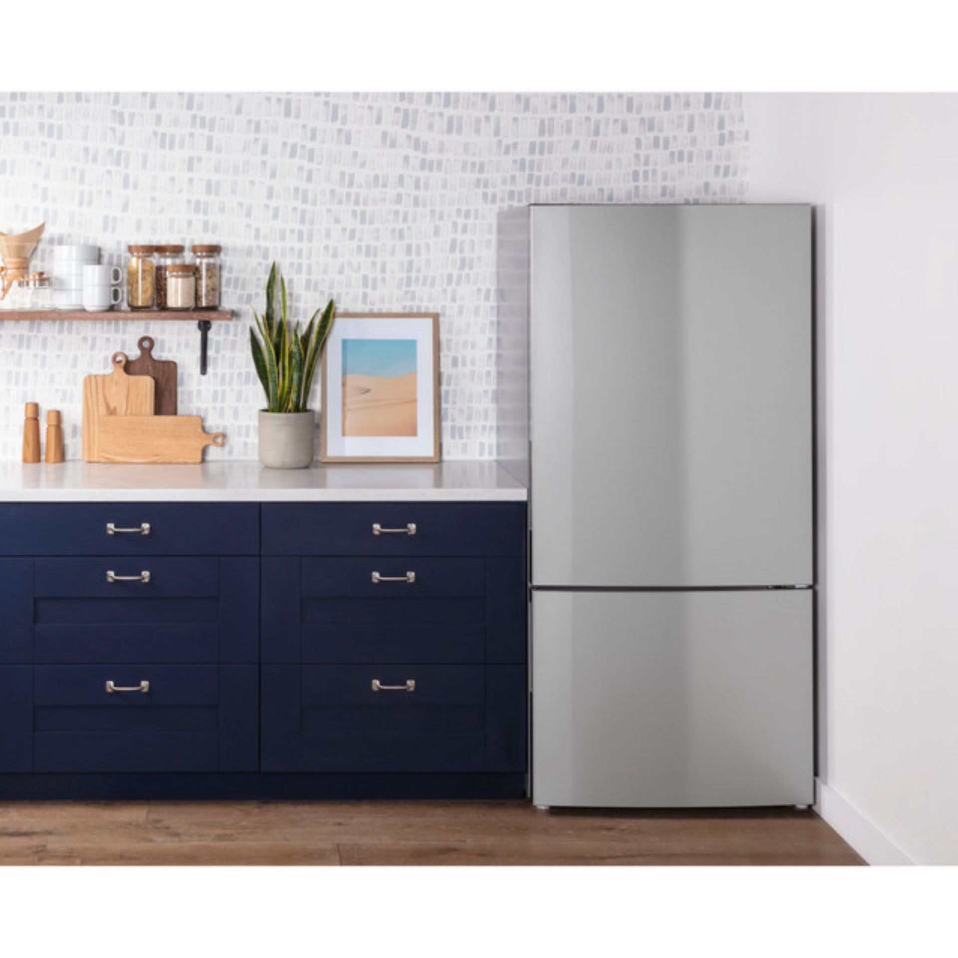 Low-Clearance Hinge Refrigerators