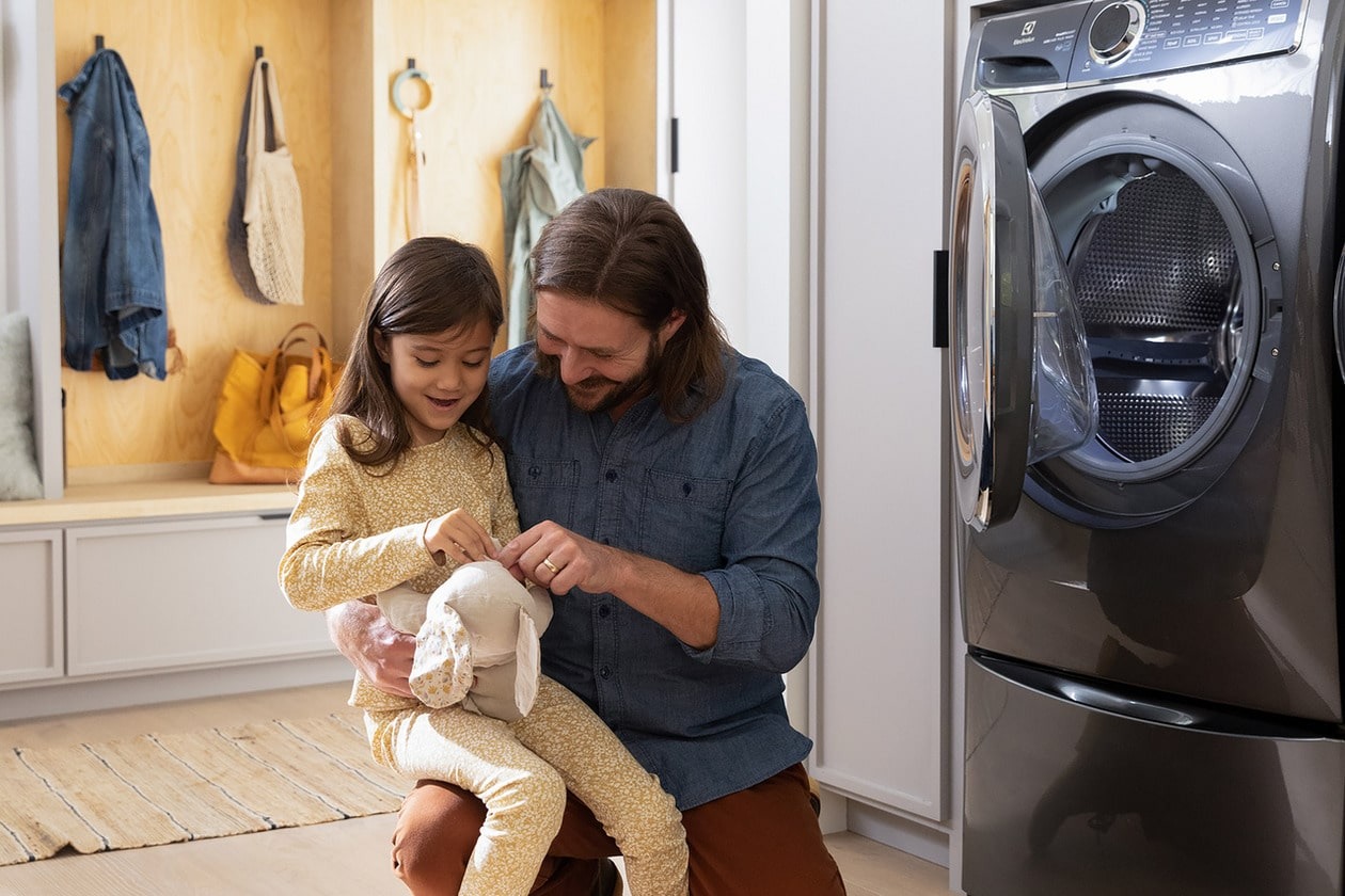 Front-Load-Perfect-Steam™-Washer-with-LuxCare®-Plus-Wash-and-SmartBoost®---4.5-Cu.-Ft.-White-ELFW7637AW
