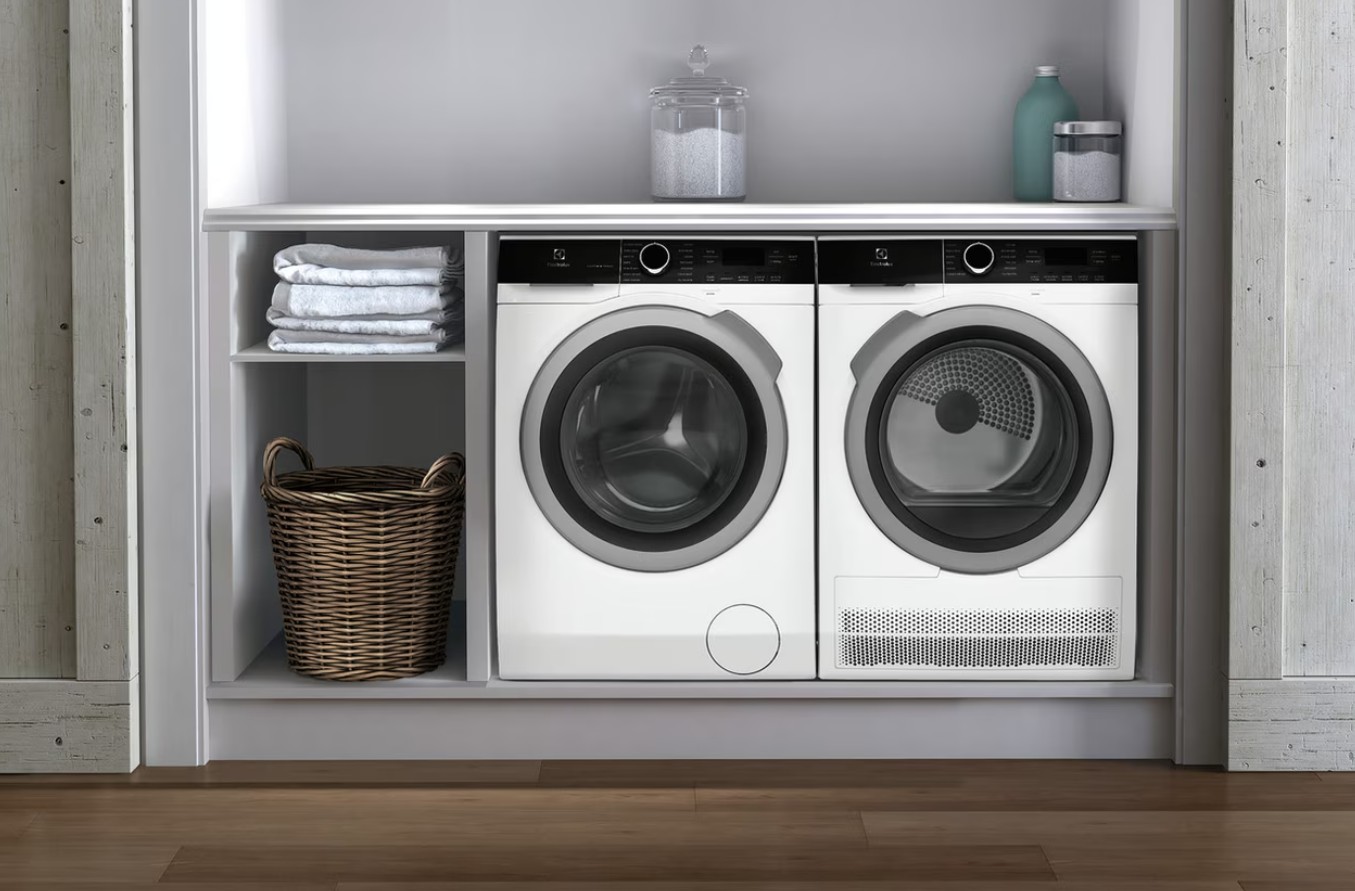 24"-Compact-Washer-with-LuxCare-Wash-System---2.4-Cu.-Ft.-White-ELFW4222AW
