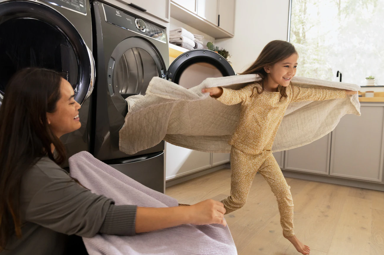 Front-Load-Perfect-Steam™-Gas-Dryer-with-Predictive-Dry™-and-Instant-Refresh-–-8.0-Cu.-Ft.-White-ELFG7537AW