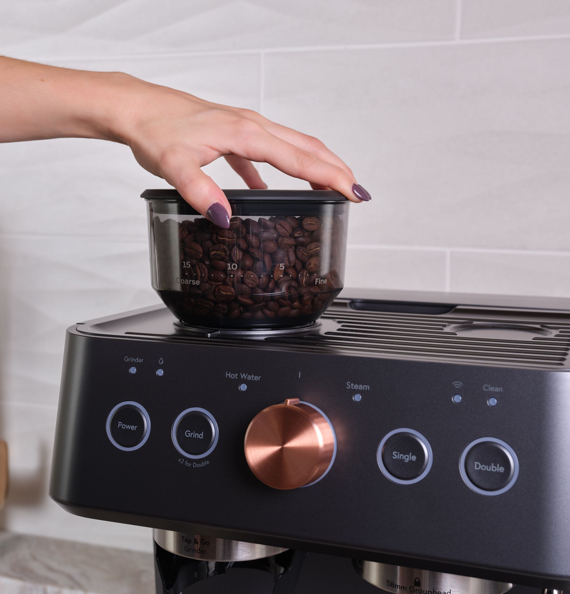Built-In Conical Burr Grinder & Adjustable Grind Size