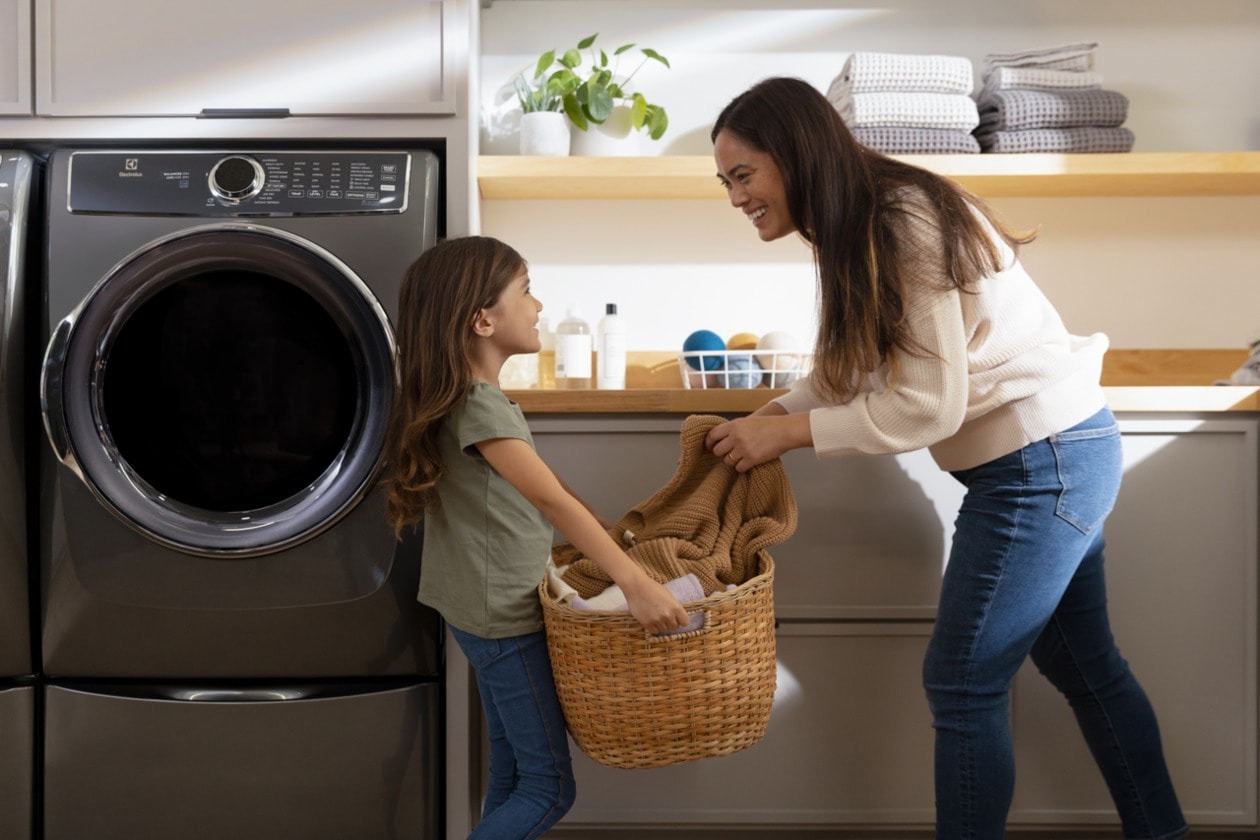 Front-Load-Perfect-Steam™-Gas-Dryer-with-LuxCare®-Dry-and-Instant-Refresh-–-8.0-Cu.-Ft.-Titanium-ELFG7637AT