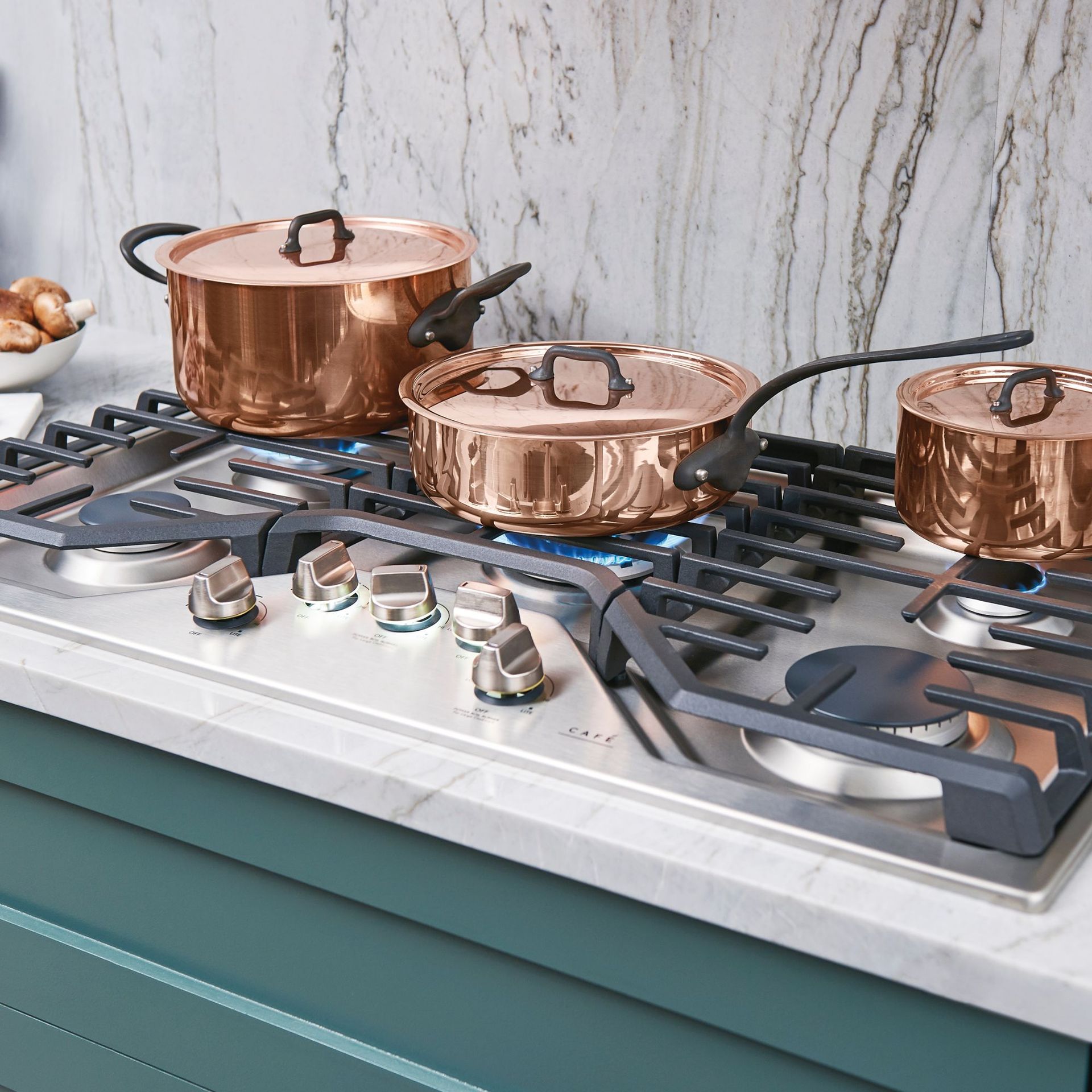 Plentiful Space For Lots Of Cookware