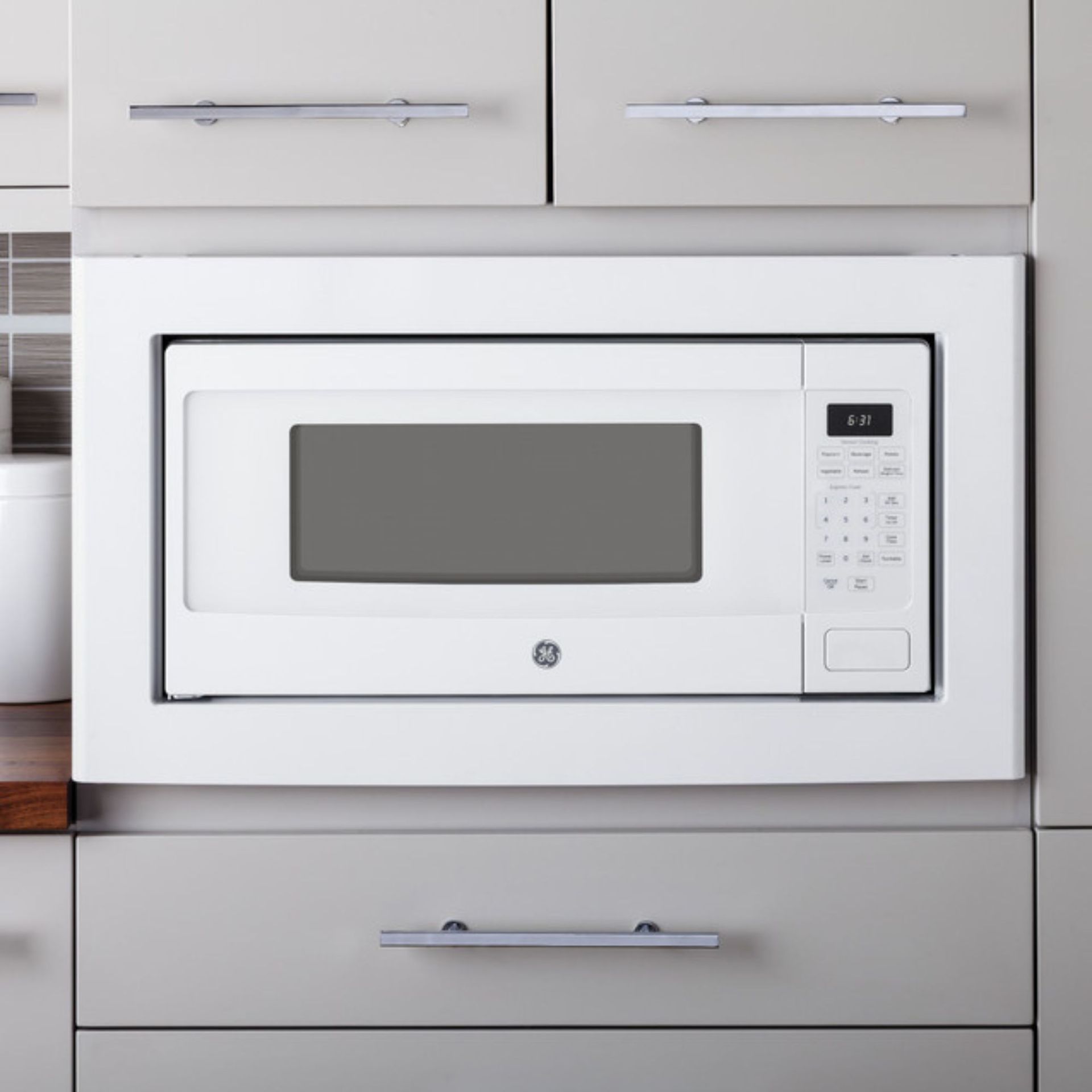 Built-In Capable Microwave